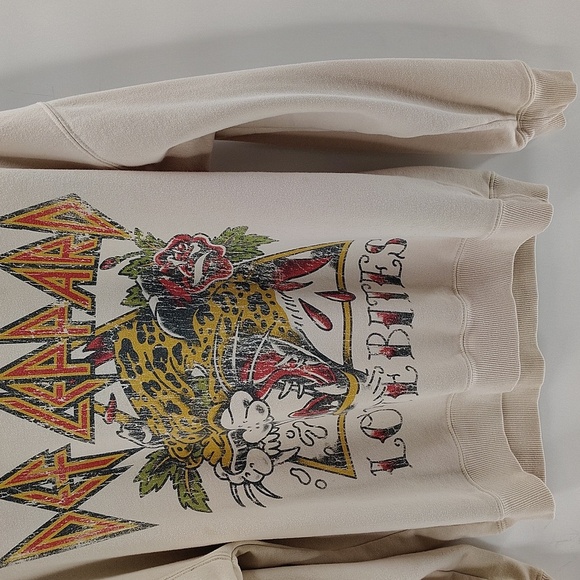 Def Leppard Cream Sweatshirt Band Graphic Large **Read Below** - Picture 3 of 6